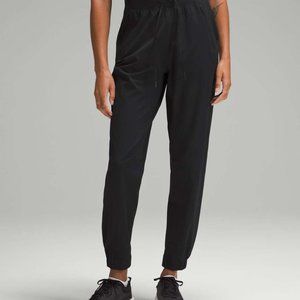 BNWT Lululemon license to train high-rise paint - black -sz2
